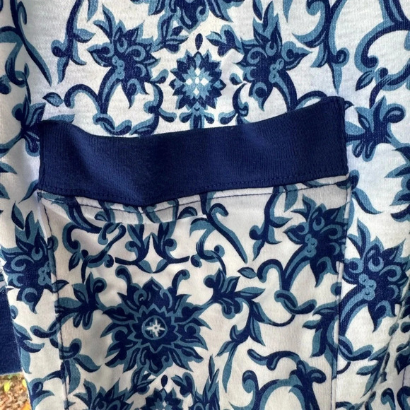 ECCOBAY S blue and white floral design cardigan w/white flower full button front - Picture 5 of 8